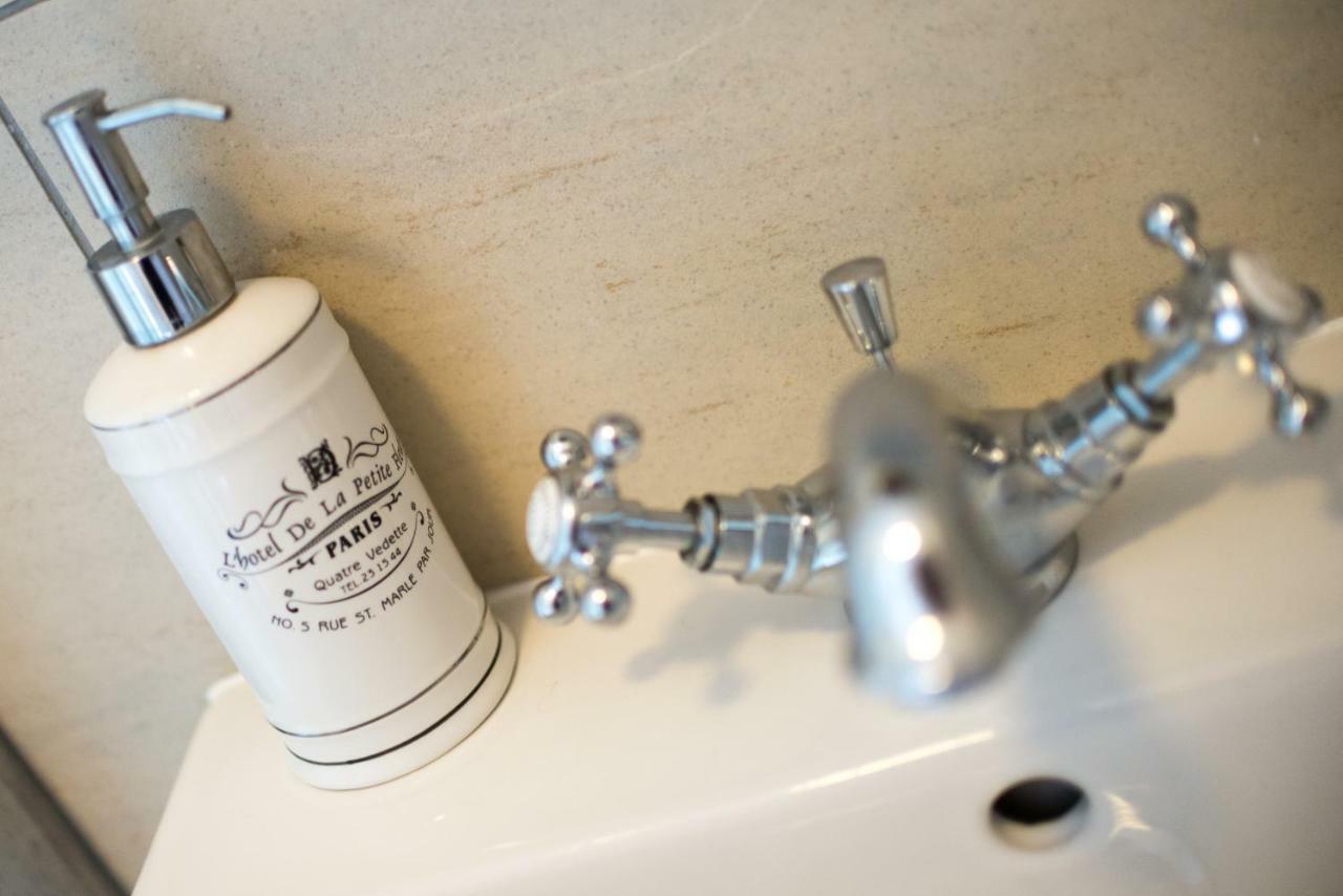 Quadruple Room with Private Bathroom,863043068:JPEG