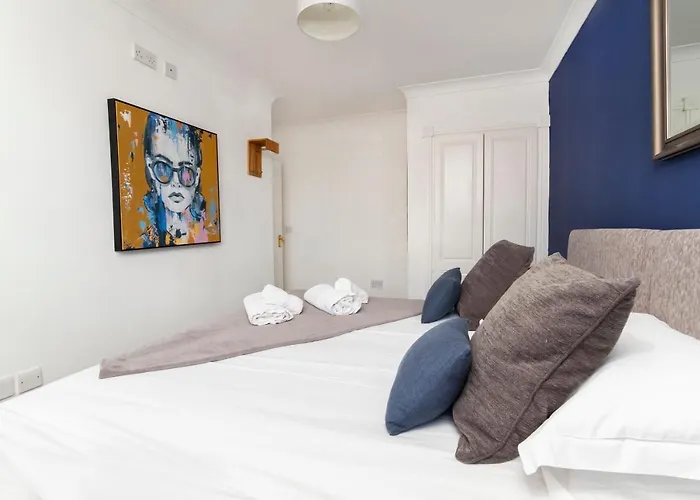 The Station Apartment- A Stunning Space, Close To The City Centre