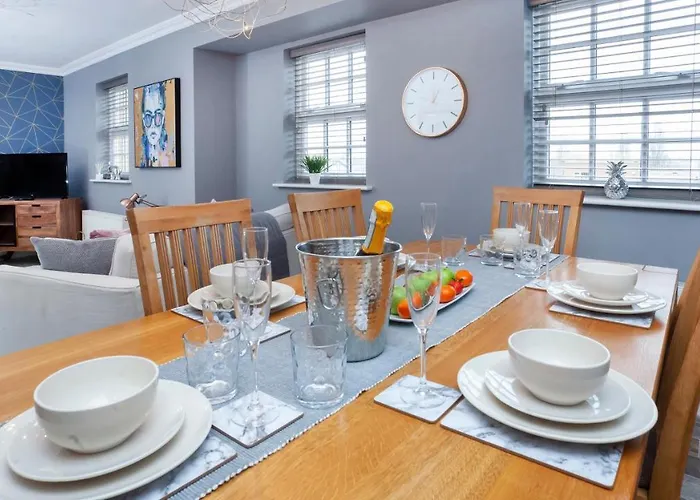 The Station Apartment- A Stunning Space, Close To The City Centre